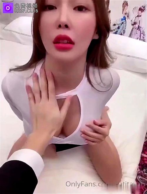Korean pornstar Ye Rin in a poolhall - porno-usa.com