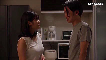 自信が持てないイケメン同級生を出張で夫が居ない間に自宅に連れ込み誘惑リードしカップルみたいに何度も愛し合う不倫ラブラブエッチ高橋しんと神宮寺ナオのAV動画｜spankbang