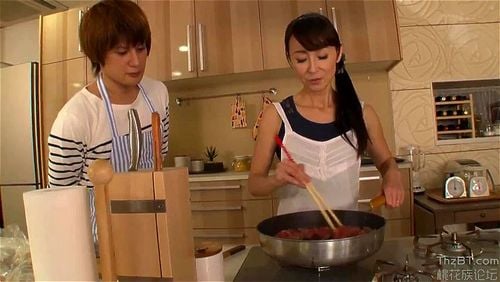 【香澄麗子】料理教室を営む44歳スレンダー美熟女おばさんAVデビュー