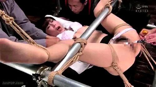 【スーツの女を拘束調教】強制開脚淫具責めで悶え喘ぐスーツ姿の美女！