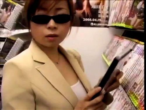 【ながえスタイル】教え子には絶対に見せられない女教師の変態痴態！ビデオショップで男を逆ナンパ、ホテルで３Ｐファック！