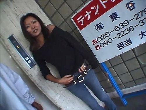 素人生ドル2 くびれ巨乳のギャルが雑居ビルで全裸で手マンされ「あぁ…もうダメ♥…ヤバい…」そのまま床の上で生ハメ2発しちゃいます！