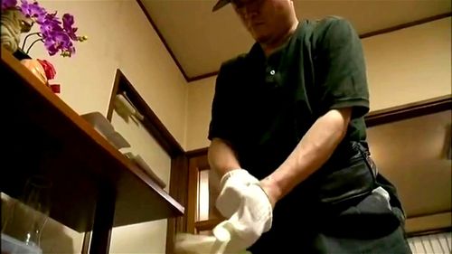 ※閲覧注意※強盗に襲われ暴行を受ける女性！！必死に逃げる女性を捕まえ容赦なくレ●プする鬼畜男！！