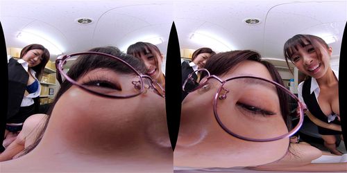 【逢見リカ 藤咲エレン】＜VR＞ 配属されたのは淫乱女子社員だらけのヤリマン課！爆乳エロボディの制服OLビッチに痴女誘惑されるオフィスハーレム！