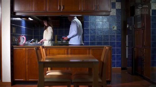 【明里つむぎ】「ますますいい女になったな…」義父が人妻となり里帰りした娘に欲情!押し倒してレイプ!背徳の関係の始まり!