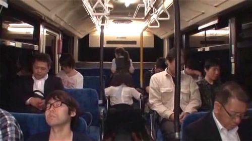 バスに乗車中エロい巨尻で男を誘う変態OL