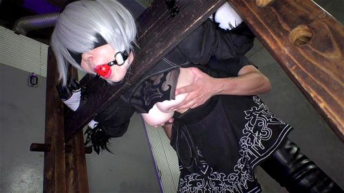 【爆乳Mカップ機械人形】ギロチン拘束イラマや肉便器ファックで虐められる巨乳パイパンレイヤー！