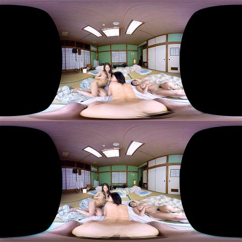 ハーレム中出し４Ｐ・ＶＲ！真夏のビーチで出会った巨乳3人娘と同じ部屋で寝る事になり！