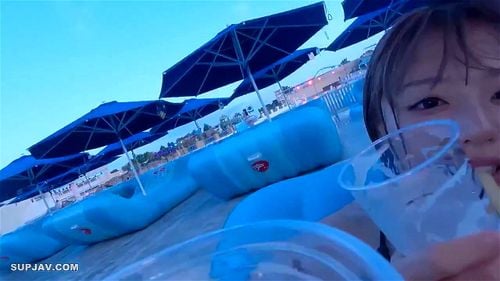 【浜崎真緒・ナンパ】プールでギャルナンパするとまさかのドエロイ痴女で乱れ狂ったｗｗｗ