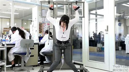 ＳＯＤ女子社員！「電マの強と弱ではどちらが女性は感じやすいのか？」女子社員の身体を固定し実験！