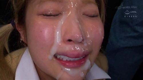 【レ〇プ】痴漢男達に顔が真っ白になるまでザーメンをぶっかけられる女子高生さん