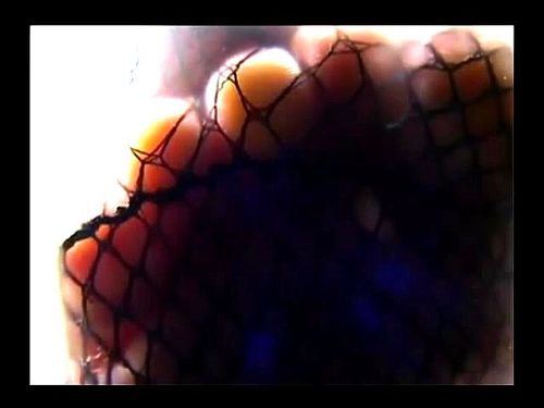 「どぉ〜？臭いする〜？」黒パンスト・網タイツで誘惑するスレンダー美女