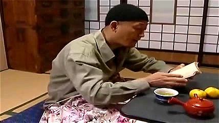 ＞鬼畜なお客に騙されてしまった盲目のマッサージ嬢。その為、家賃の支払いを体でと大家にお願い。そして始まるご奉仕セックス