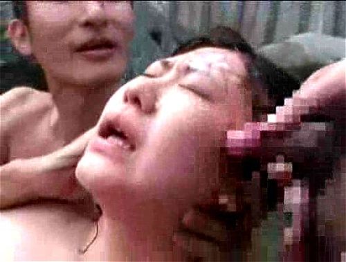 温泉内でのフェラチオ、イラマチオ。男達に無理やり犯されての鬼畜な輪姦、中出しファック