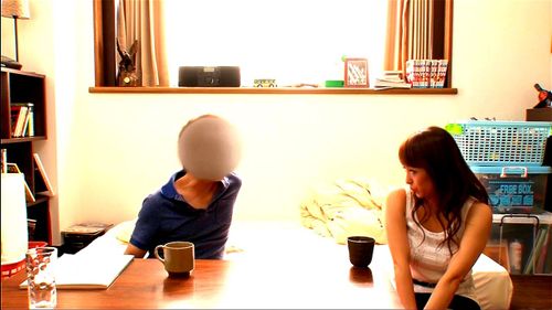 【熟女ナンパ】美人で子持ちのギャル系な人妻を部屋に連れ込んでキス、ベッドに押し倒して生中だし