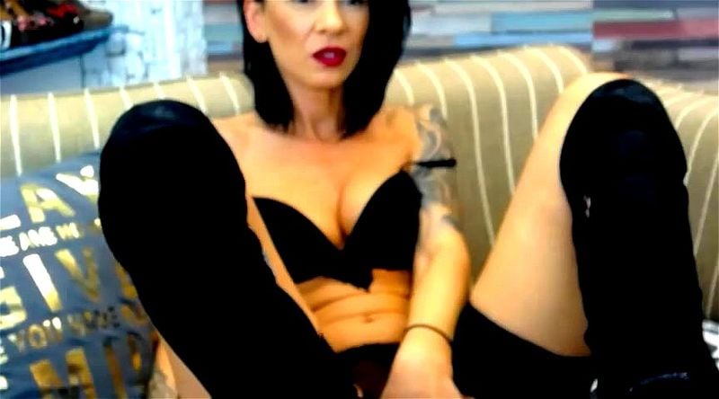 Mature brunette Xenthia webcam show