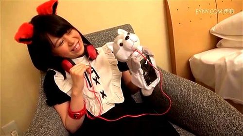 【コスプレ×ナンパ】メイドコスした店員さんをナンパしネコミミ付けてセックス