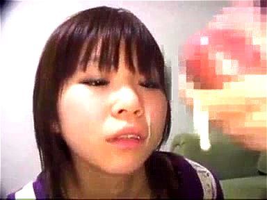 ここから精子が出た所みたことある？至近距離のセンズリ鑑賞で特濃精子を顔にかけてもらいご満悦♡