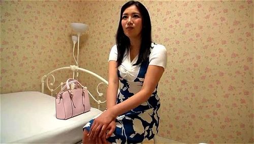 ＜素人ナンパ＞お昼休憩中にお声掛けされた愛想のよい保母さん。仕事終わりに約束して寝取られ激イキ、ザーメン顔射