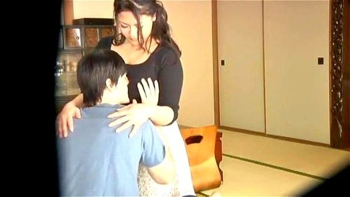 人妻不倫 留学生がホームステイ先の母とのスケベな肉体関係！の無料エロ動画はこちら