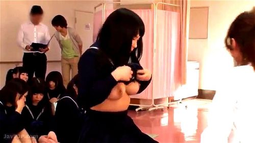 変態健康診断！ オッパイ丸出しで、なぜか集団で公開オ〇ニーさせられる女〇高生たち！