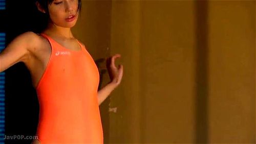 【稲森美優】高身長巨乳の清楚系美女がぴったり水着で挑発する？！ボディラインがエロ過ぎます！！