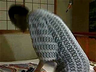 【ヘンリー塚本】バス内で誘う美熟女に触る男。下車してそのままホテルへ、そして始まる発情、激イキ不倫セックス