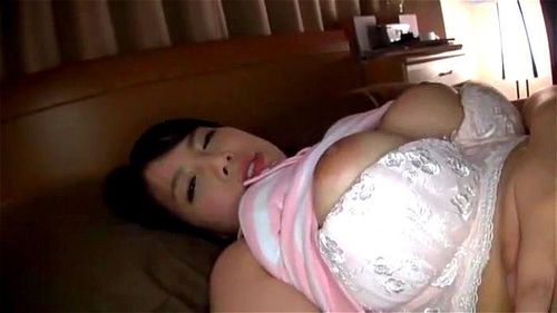 篠原杏 寝ている巨乳美女にイタズラしてみた