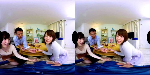 竹内麻耶 皆瀬杏樹【VR】熟エロ乱交奥様交換ヴァーチャル体験！しゃぶり尽くすフェラチオ！スケベ面でマンコ擦りつけ騎乗位