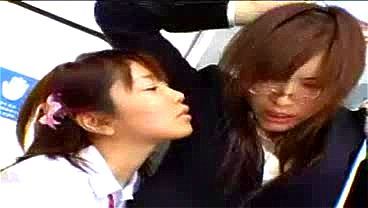 大塚ひな ふたなり女子校生が電車で痴漢した女をトイレに連れ込んでマンコも犯しちゃう動画