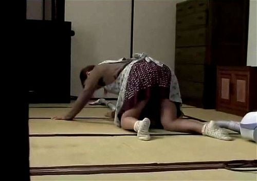 【近親相姦】夫の粗チンじゃ我慢できない痴女妻が祖父と禁断の性行為！ぶっといの突っ込まれて喘いじゃうｗ