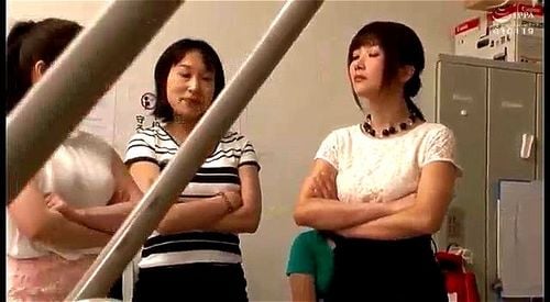 大槻ひびき:女同士のいやらしいねっとりキス。イカされた方が負け