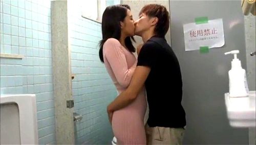 マキシワンピで下着が透けてるエロいお姉さんが突然キスされて襲われおっぱいを揉まれて興奮しチンポを咥え着衣のままハメまくる