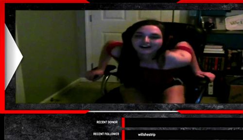 Twitch girl shows tits