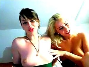 300px x 225px - Watch Friends webcam tease - Amateur, Cam Porn - SpankBang