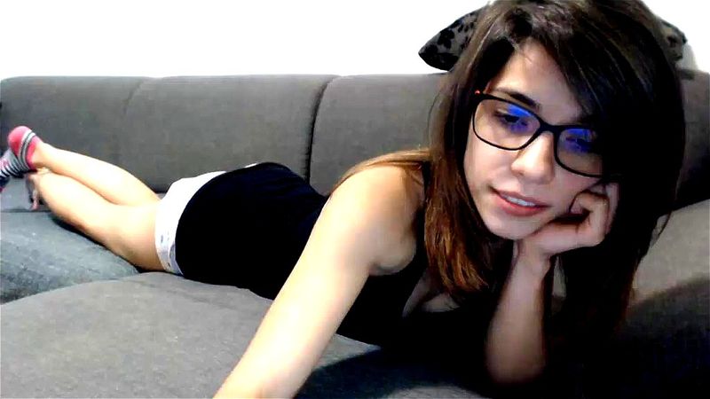 Young brunette Annais webcam chat