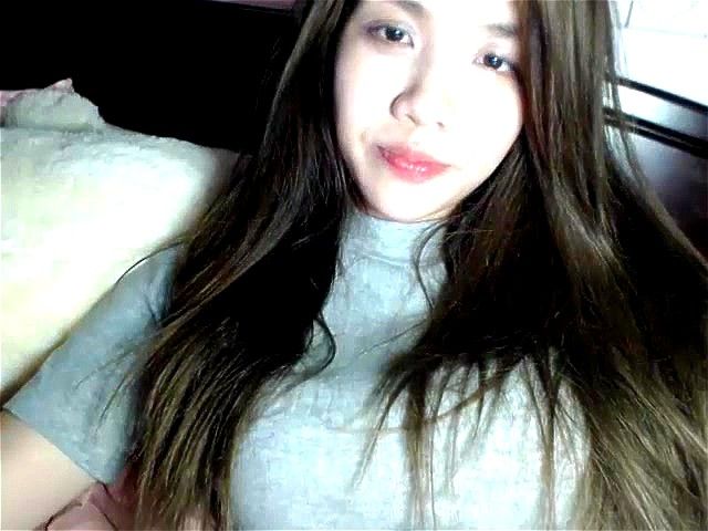 Petite Asian babe Sheepover webcam chat 4/4