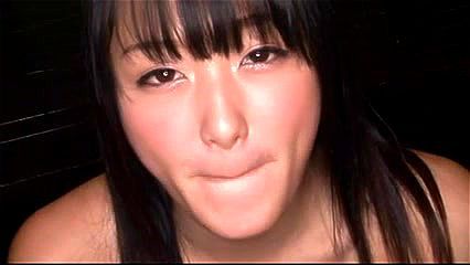 「すっっごい臭い...飲んでいいですか？」ゴックン好きの美女に大量口内射精！