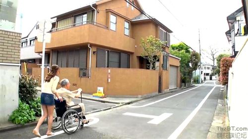 【初美沙希】奇麗なお姉さんを見て性欲がよみがえった老人達のいきり立ったペニスを、お口やおマンコで介護しちゃいます