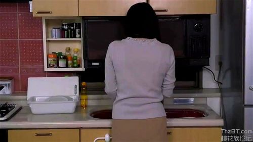 エロいおばさん巨乳揺らしてJK騎乗位正常位ベロチューしまくりクンニで感じるセクシー不倫