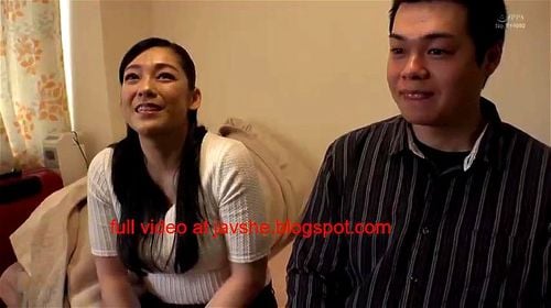 児玉るみ パイパン熟女おばさんが優しくリードし童貞くんの筆おろしお手伝い