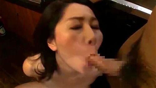 五十路の美巨乳美熟女母が息子のオナニーを見ながら自慰したあとフェラ、手コキで射精させたり母子相姦生ハメSEXでイカされ中出しされる! 榊みほ