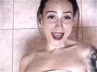 Webcam girl RubinRose teases in bathtub