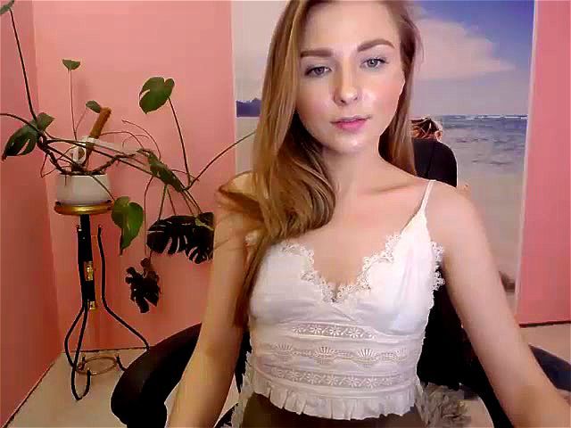 Young babe Sia CutiePie on live chat