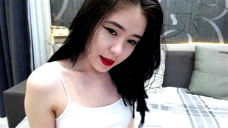Young Asian babe Aynakio webcam chat