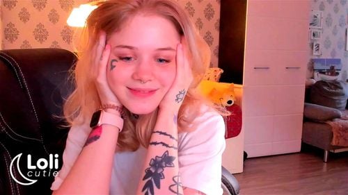 Tattooed blonde teen Loli Cutie plays at home 2/2