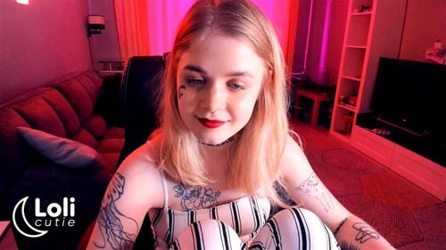 Young tattooed blonde Loli Cutie webcam chat