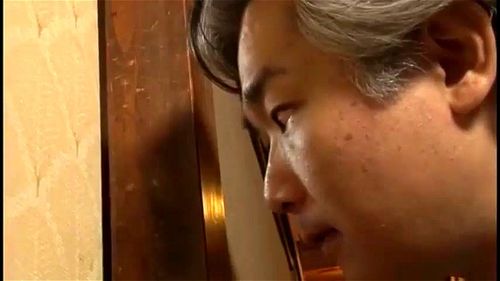 篠田あゆみ 中年オヤジにハメられた巨乳美熟女！それを覗き見してるのは