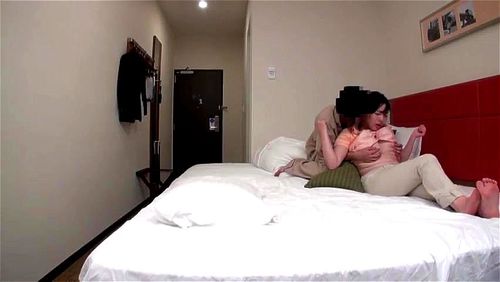 【北池袋盗撮】求職中の客を優しく励ます巨乳マッサージ師！その優しさにつけこみ強引に押し倒してｗｗ