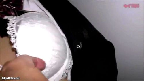 [痴漢]JKまんこたまんねぇ...ぷにぷにおめこにバイブ当ててビショビショｗ脱がせたらマン汁たらぁぁ〜